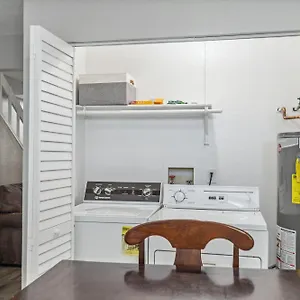 Holiday home New! Convenient Location! Sleeps 8, Denver